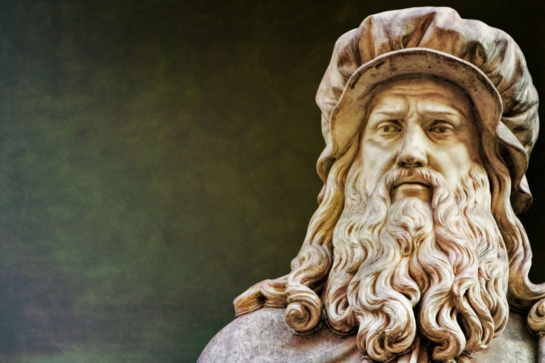 Ancient statue of Leonardo da Vinci in Florence